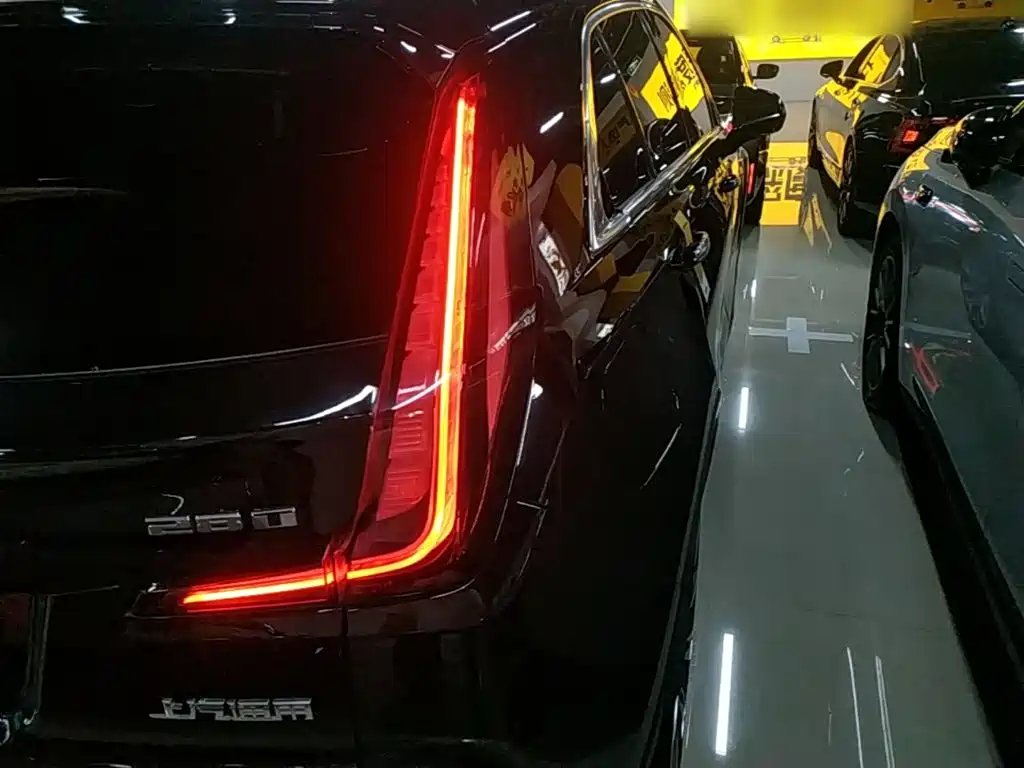Cadillac XT4 2021 — фото 8
