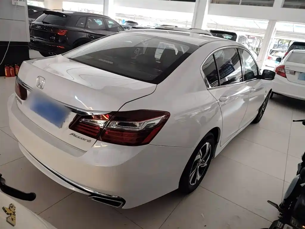 Honda Accord 2017 — фото 7