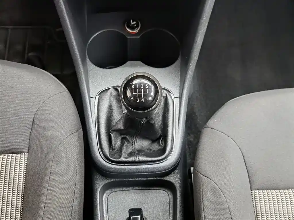 Volkswagen Polo 2015 — фото 13