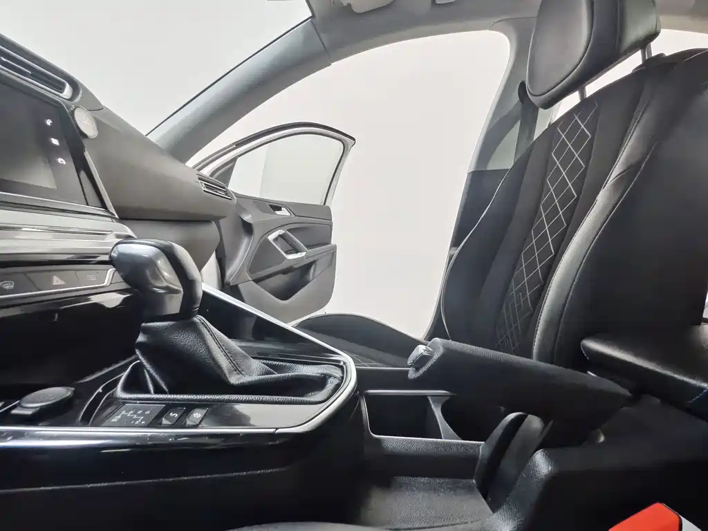 Peugeot 308 2016 — фото 12