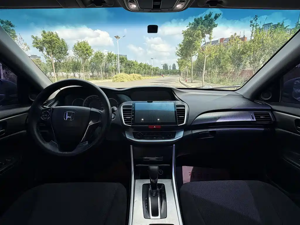 Honda Accord 2016 — фото 11