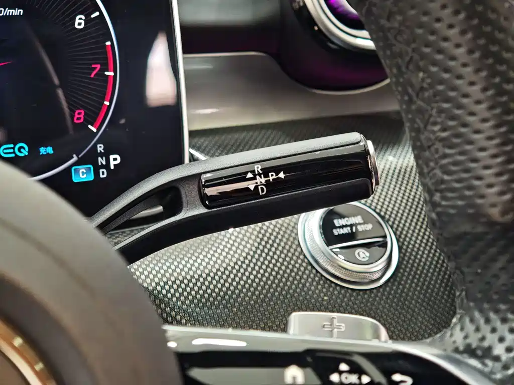 Mercedes-Benz C-Class 2024 — фото 13