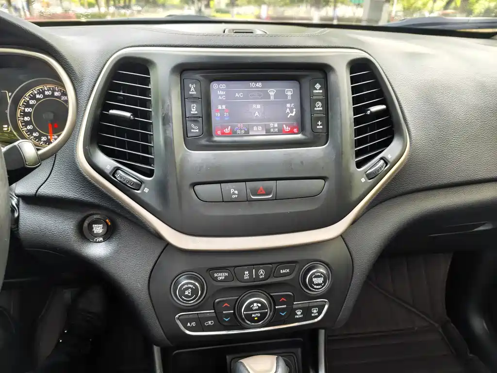 Jeep Cherokee 2017 — фото 12