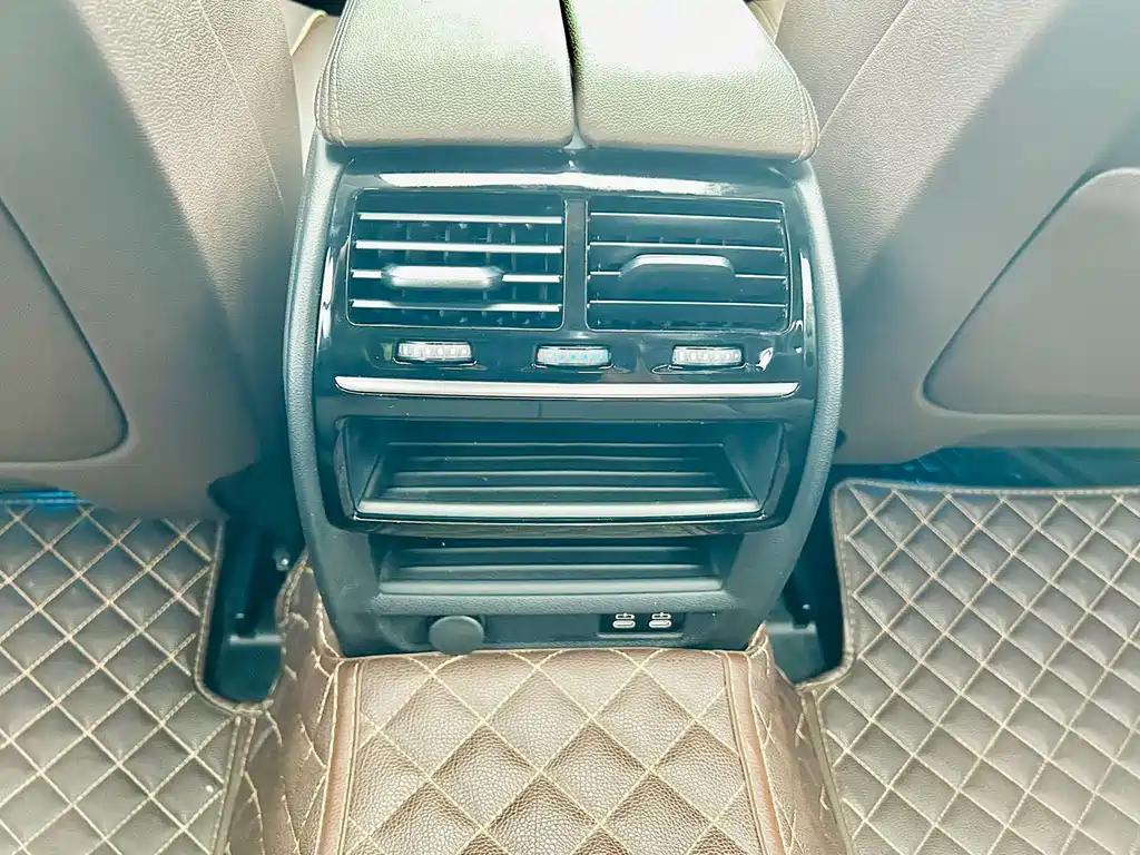 BMW 5 Series 2021 — фото 17