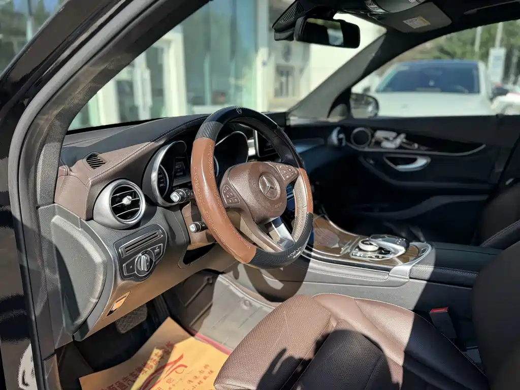 Mercedes-Benz GLC 2017 — фото 16