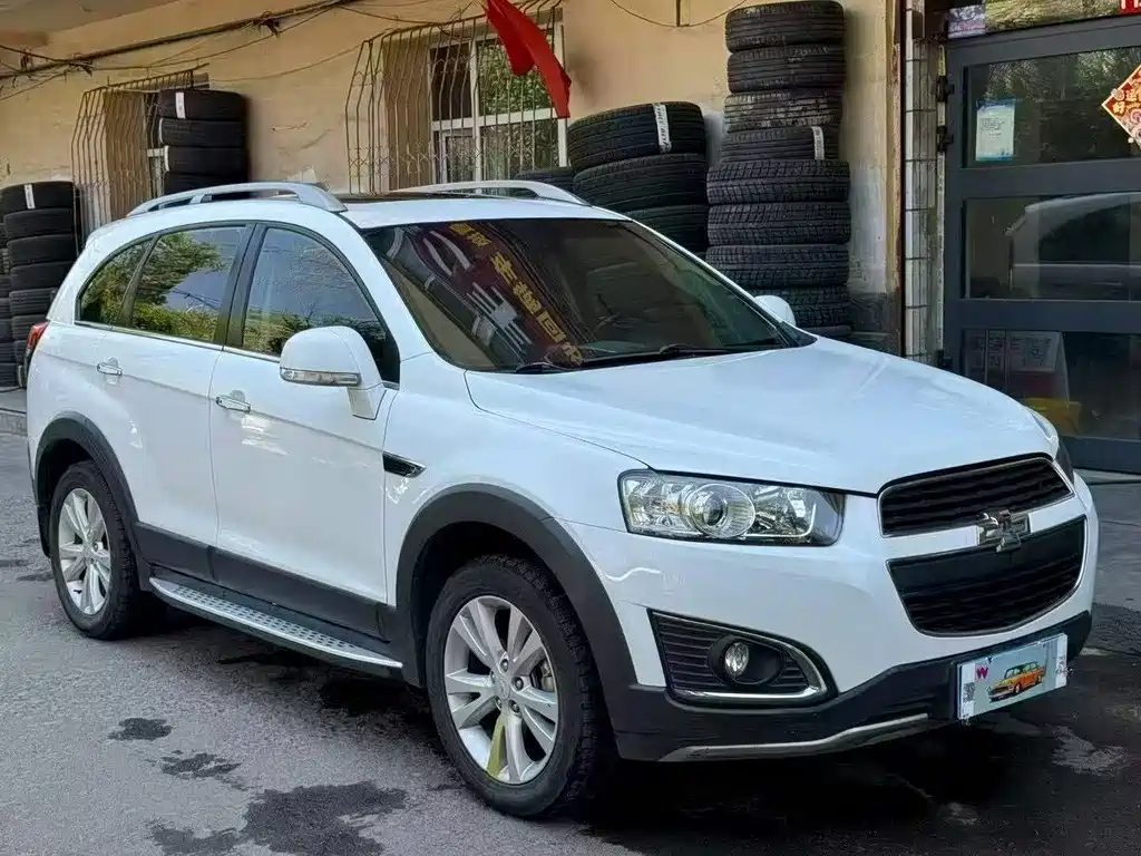 Chevrolet Captiva 2017 — фото 1