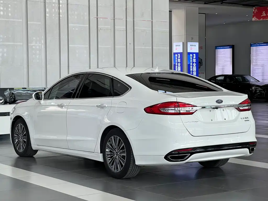 Ford Mondeo 2018 — фото 17