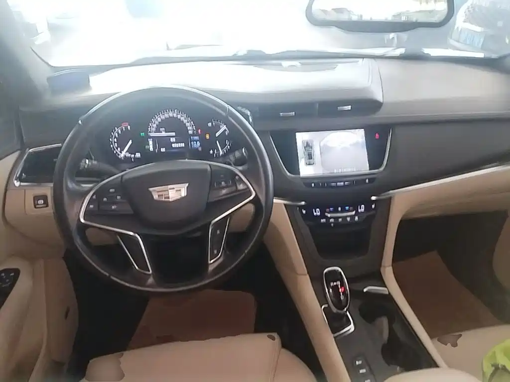 Cadillac XT5 2017 — фото 10