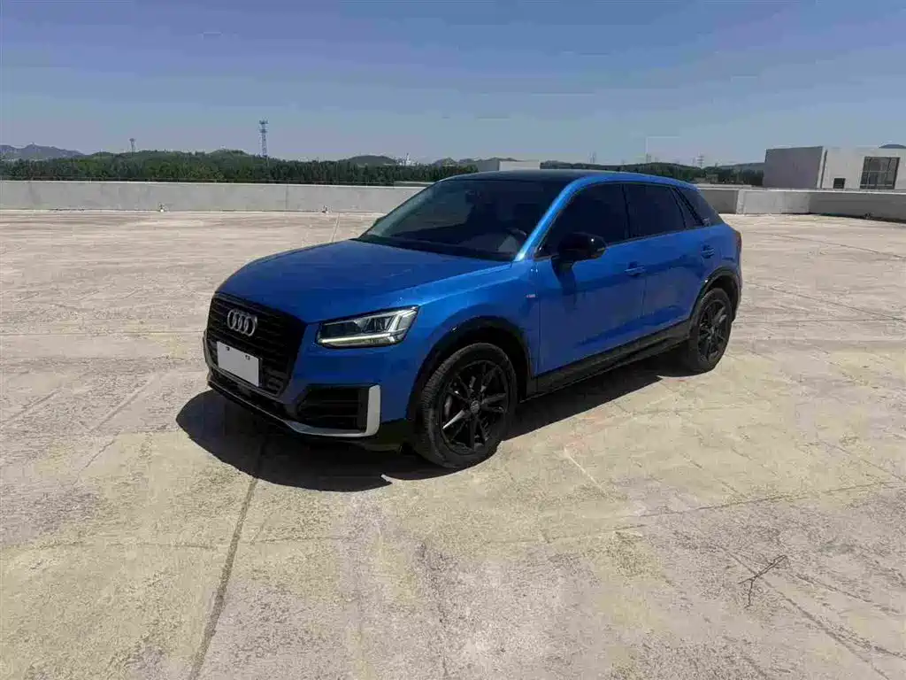 Audi Q2L 2020 — фото 1