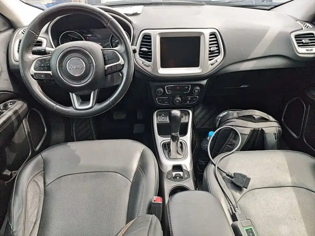Jeep Compass 2019 — фото 10