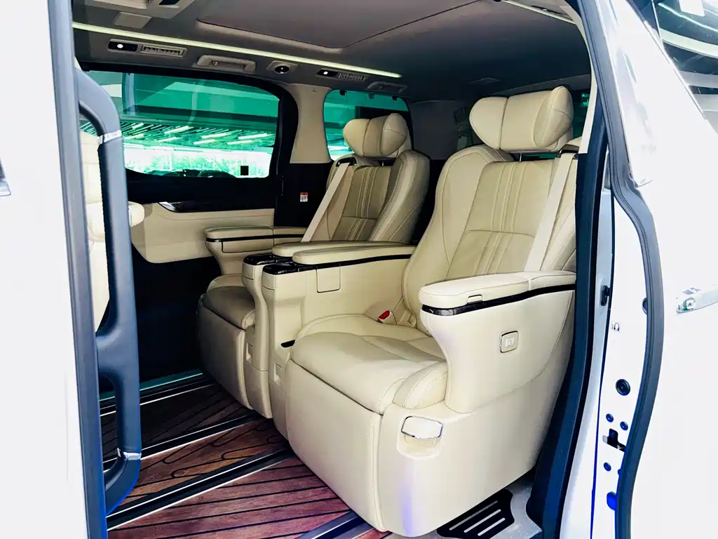 Toyota Alphard 2022 — фото 12