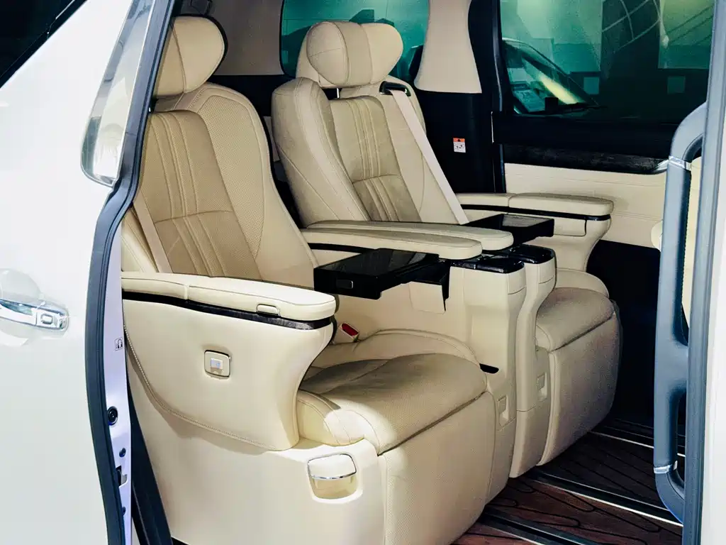 Toyota Alphard 2022 — фото 11