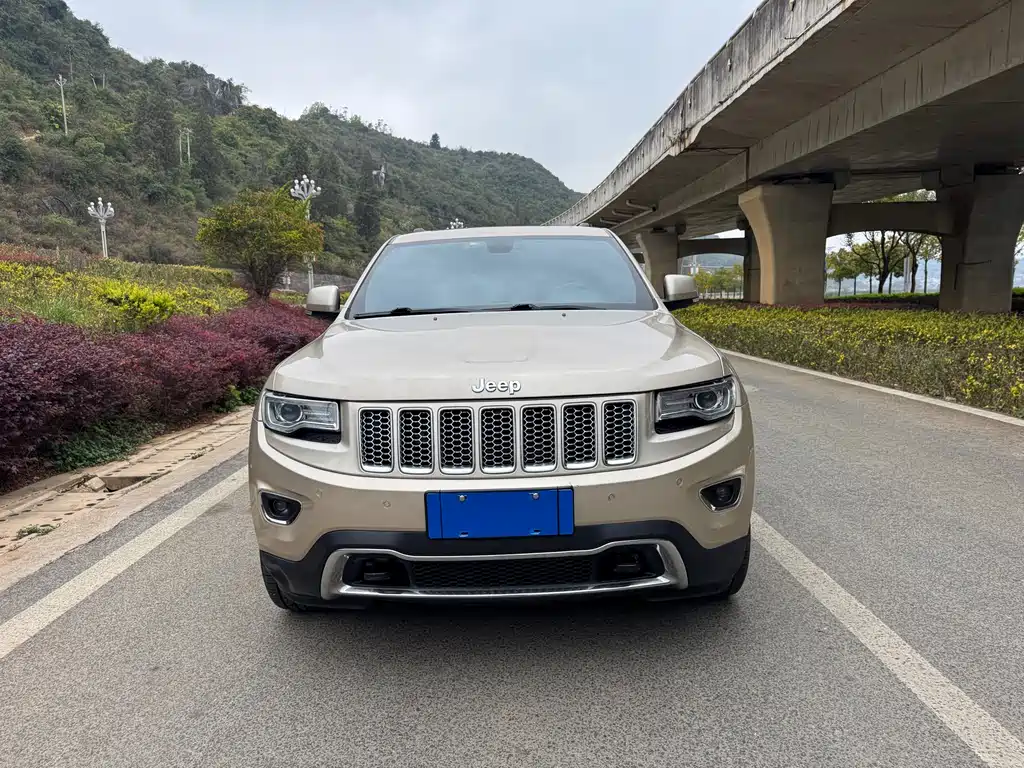 Jeep Grand Cherokee 2014 — фото 8