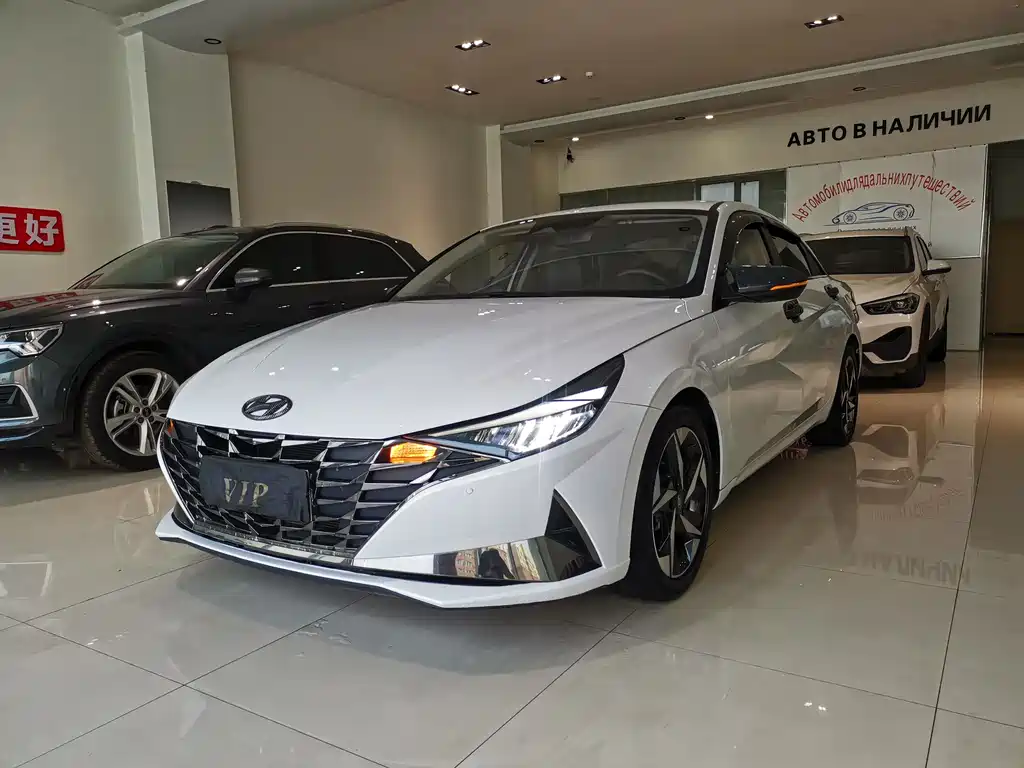 Hyundai Elantra 2022 — фото 1