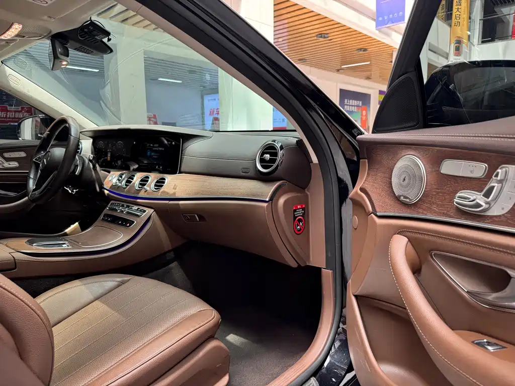 Mercedes-Benz E-Class 2023 — фото 16