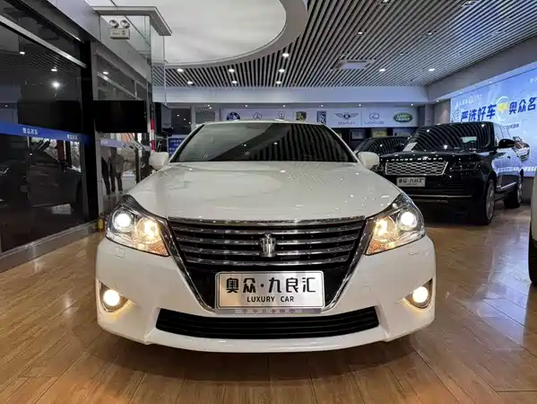 Toyota Crown 2012