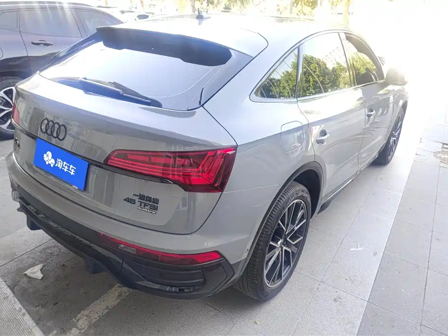 Audi Q5L Sportback 2024 — фото 3