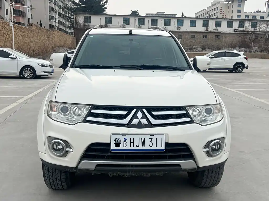 Mitsubishi Pajero Sport 2014 — фото 2