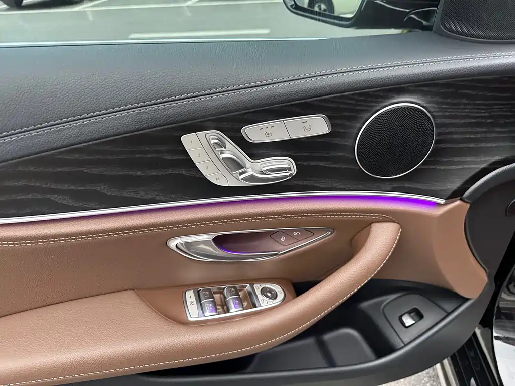 Mercedes-Benz E-Class 2020 — фото 15