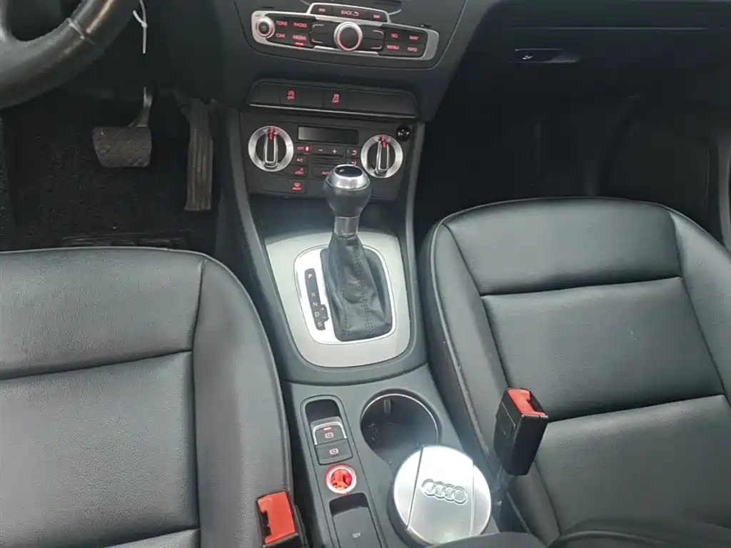 Audi Q3 2016 — фото 14
