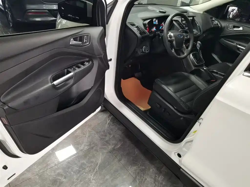 Ford Kuga 2015 — фото 16