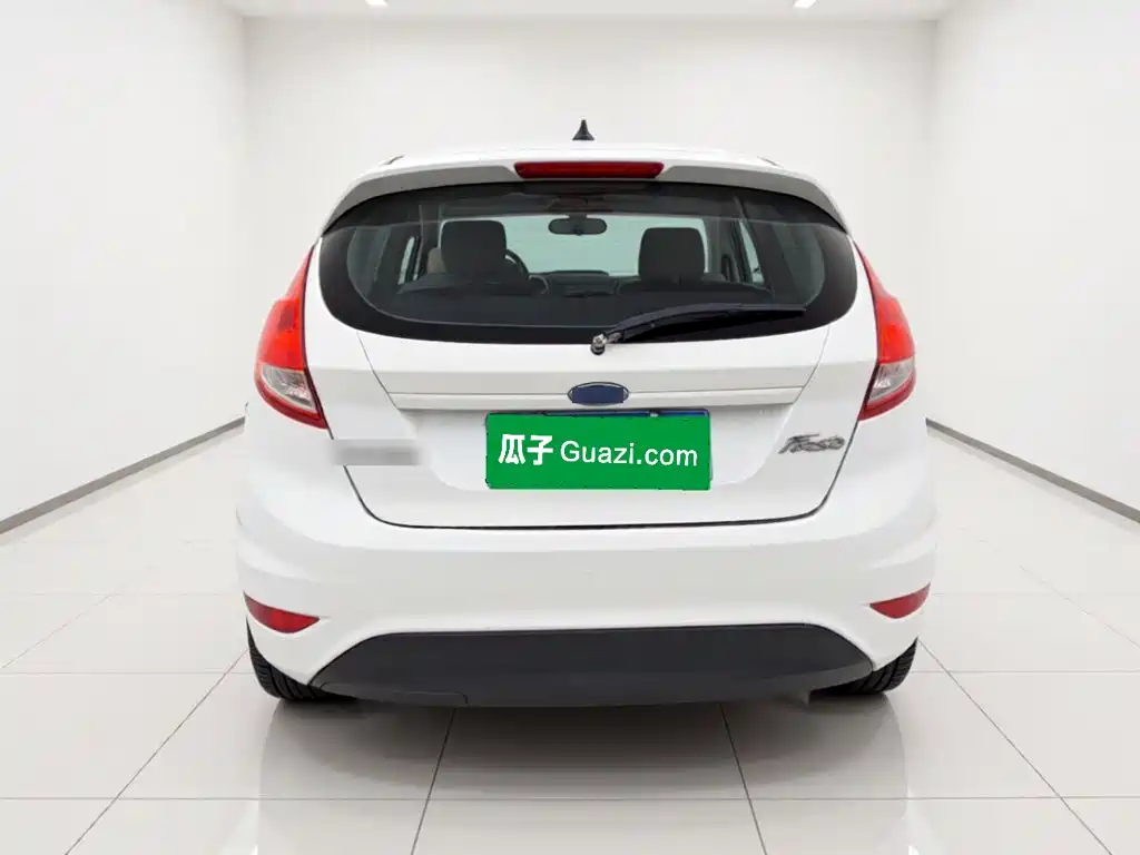 Ford Fiesta 2015 — фото 5