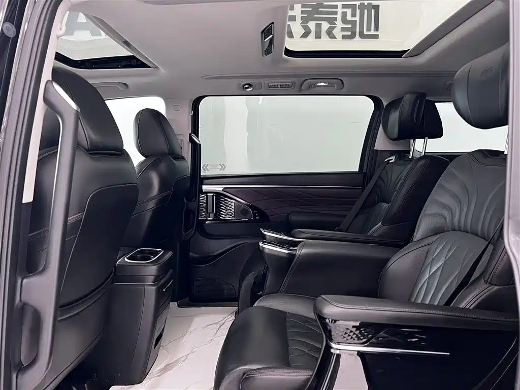 GAC Motor Trumpchi M8 2024 — фото 6