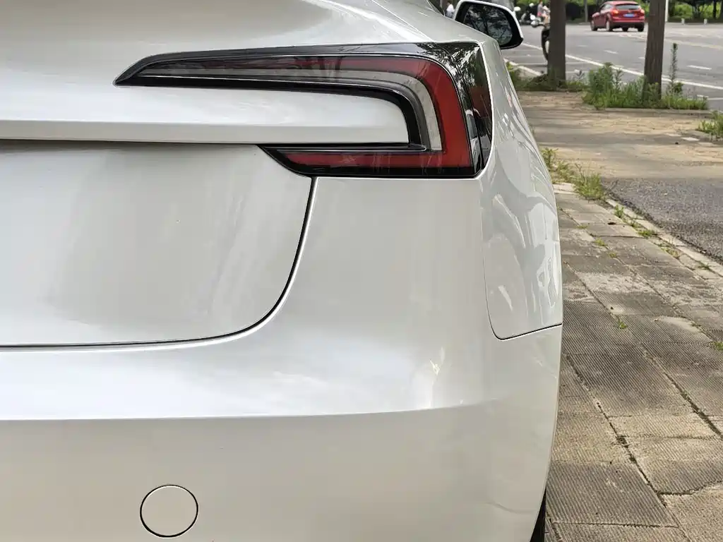 Tesla Model 3 2023 — фото 15