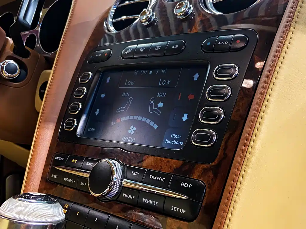 Bentley Flying Spur 2010 — фото 18