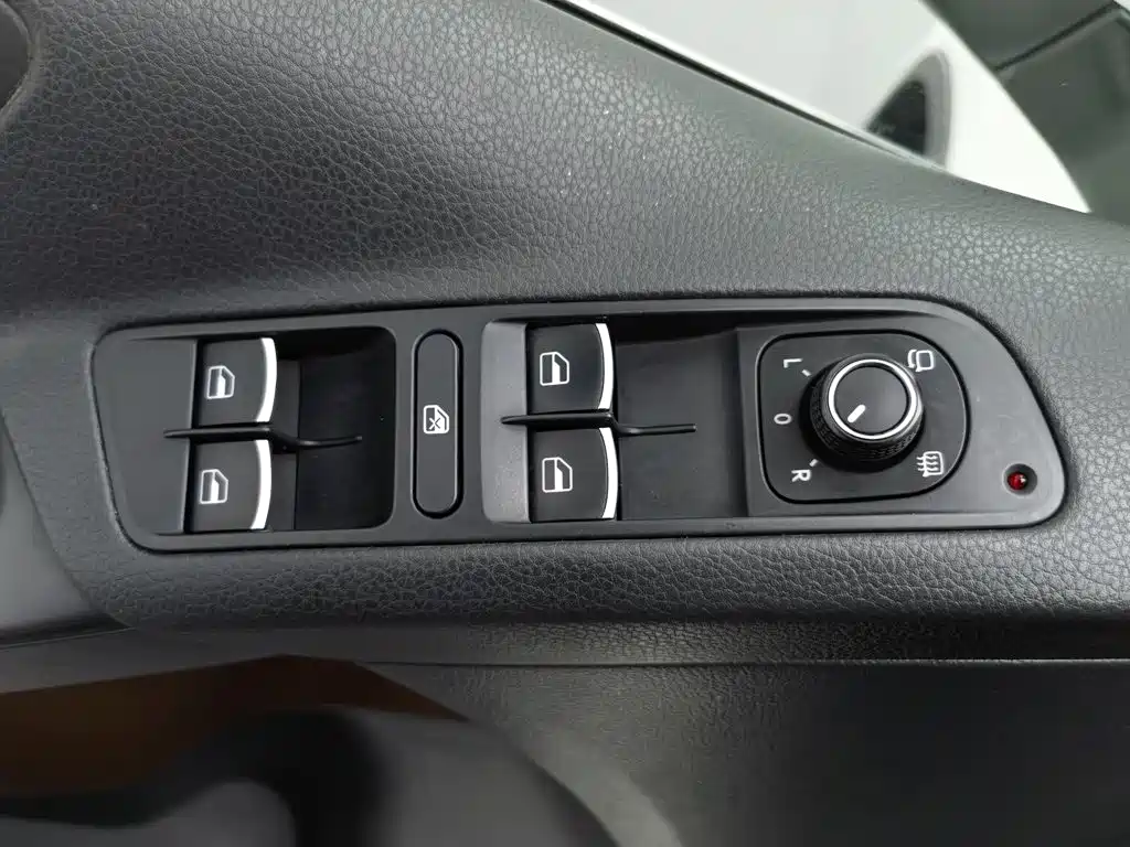 Volkswagen Tiguan 2014 — фото 9