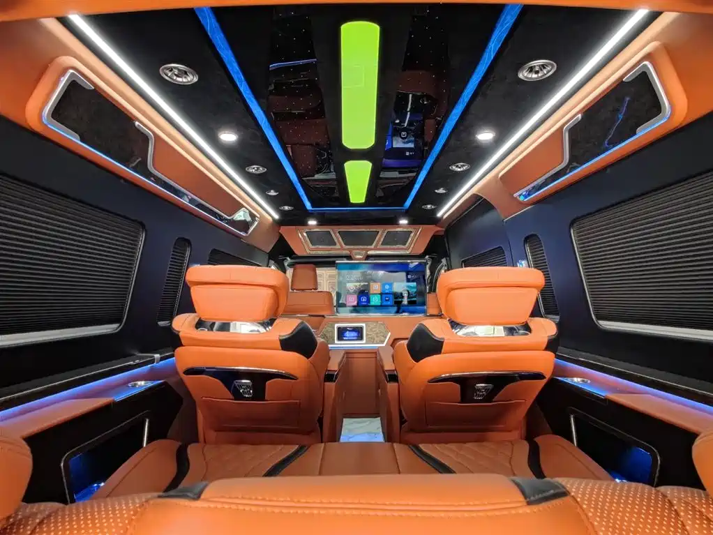 Toyota Hiace 2025 — фото 27