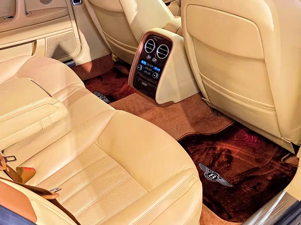Bentley Flying Spur 2010 — фото 23