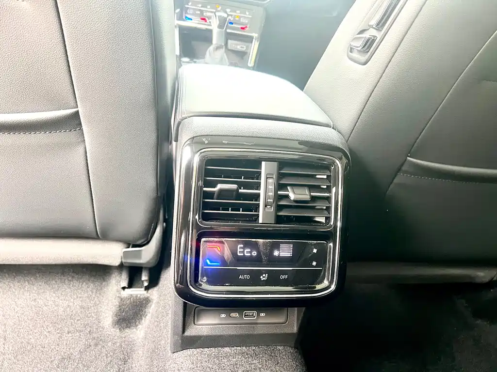 Volkswagen Passat PHEV 2022 — фото 14