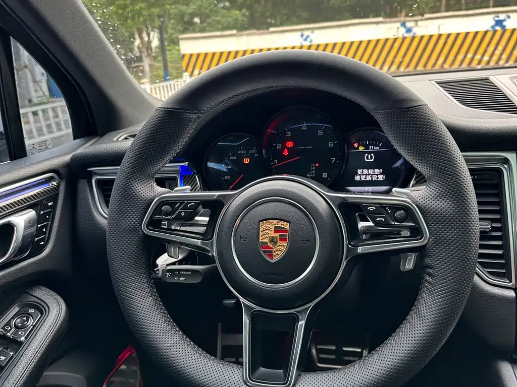 Porsche Macan 2015 — фото 17