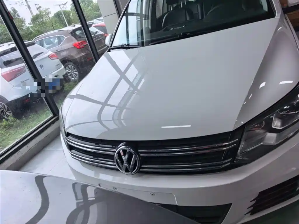 Volkswagen Tiguan 2015 — фото 3