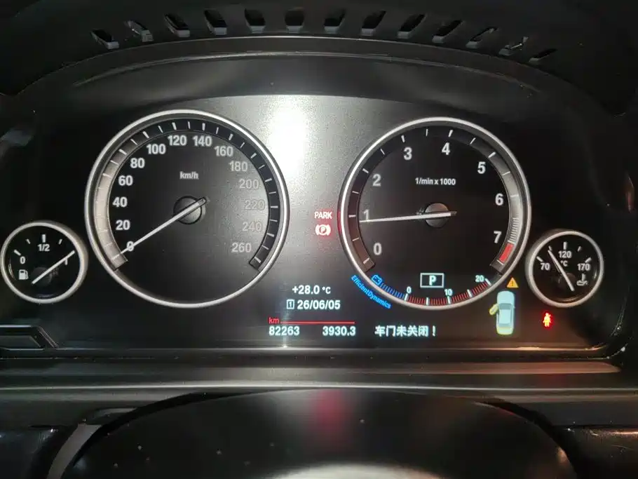 BMW 5 Series 2017 — фото 14