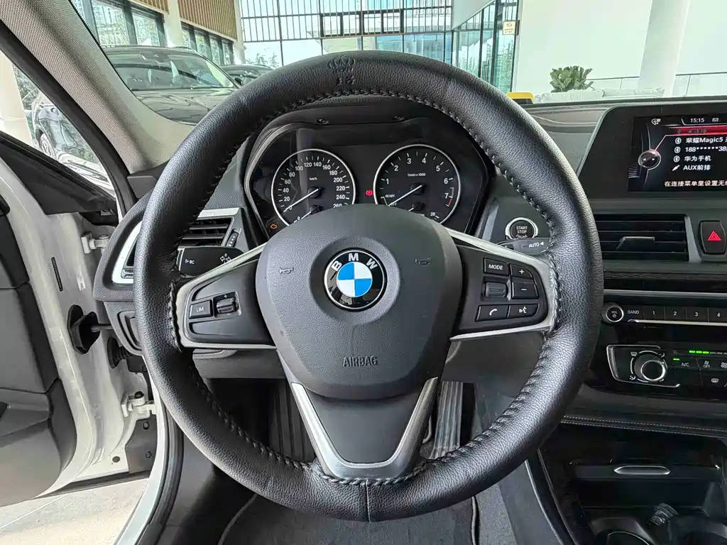BMW 1 Series 2017 — фото 8