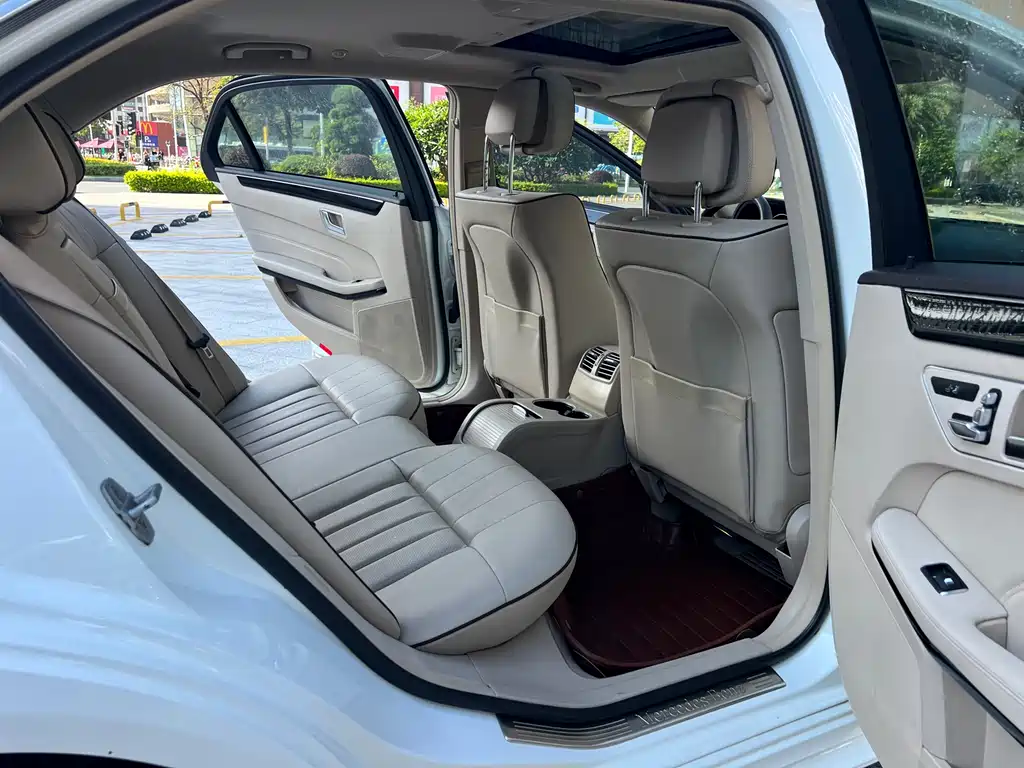 Mercedes-Benz E-Class 2015 — фото 12