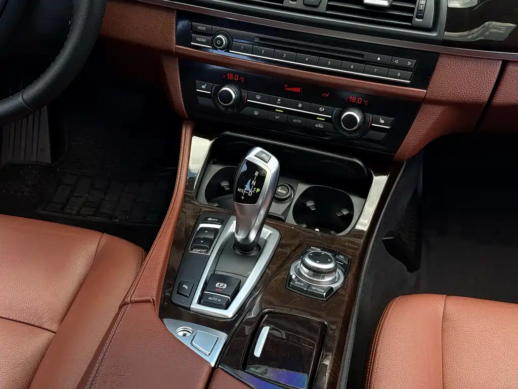 BMW 5 Series 2016 — фото 9