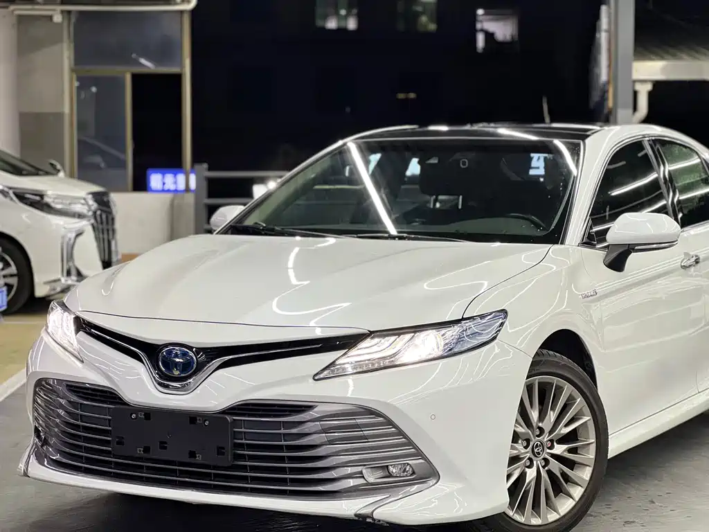 Toyota Camry 2018 — фото 3