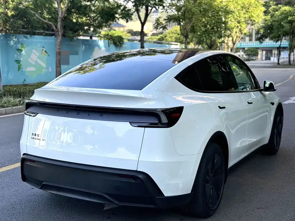 Tesla Model Y 2026 — фото 2