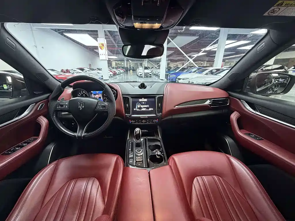 Maserati Levante 2017 — фото 12