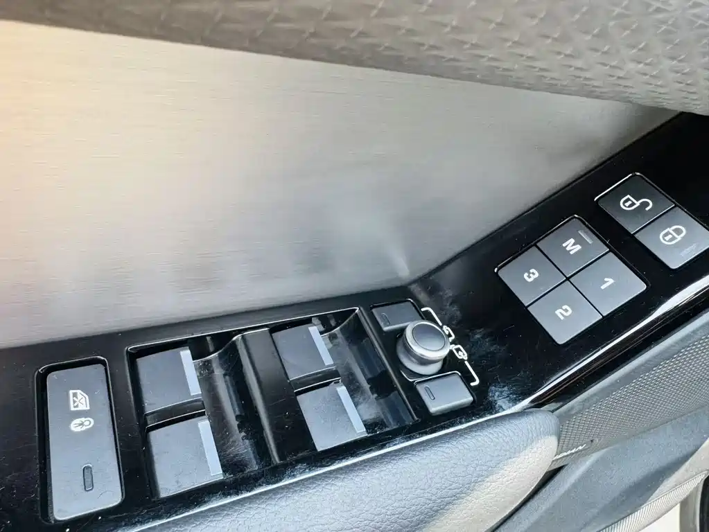Land Rover Velar 2021 — фото 16