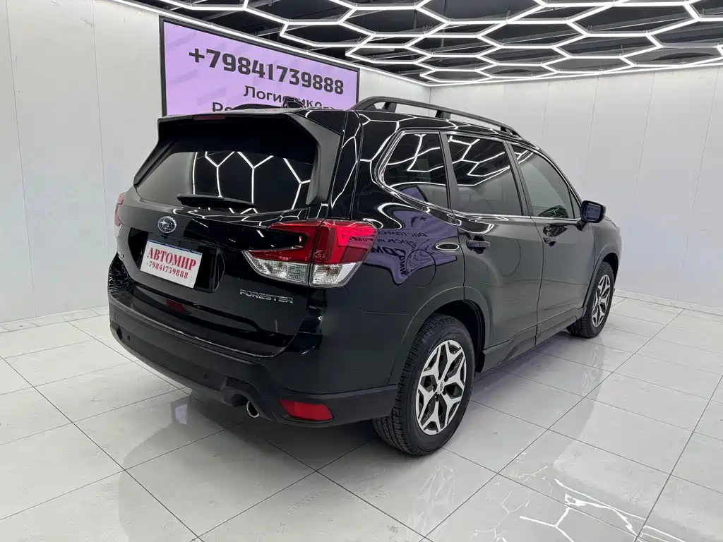 Subaru Forester 2022 — фото 9