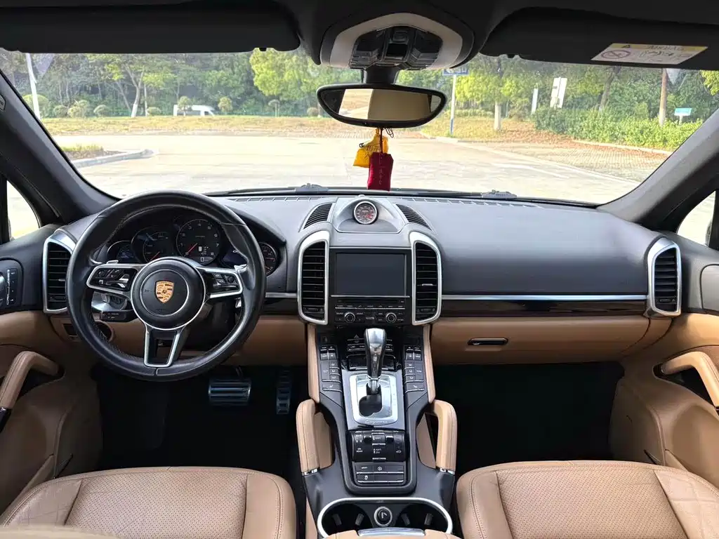 Porsche Cayenne 2016 — фото 10