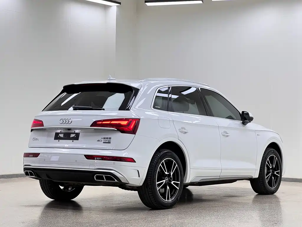Audi Q5L 2023 — фото 30