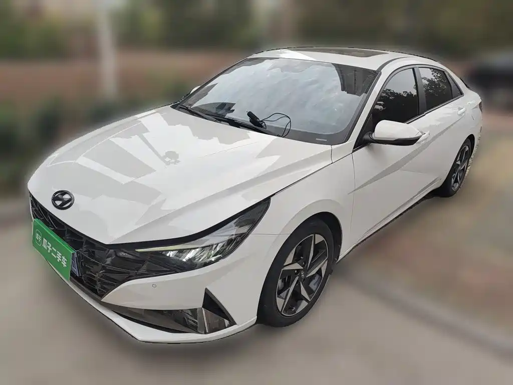 Hyundai Elantra 2022 — фото 1