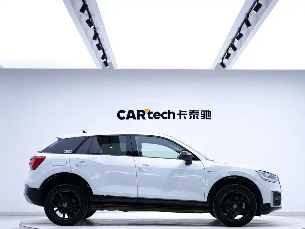 Audi Q2L 2021 — фото 4