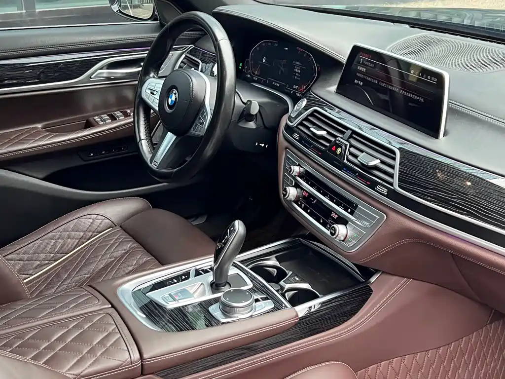 BMW 7 Series 2022 — фото 10