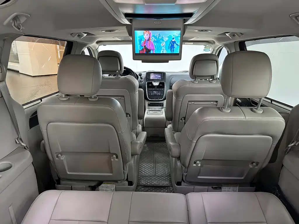 Chrysler Grand Voyager 2014 — фото 22